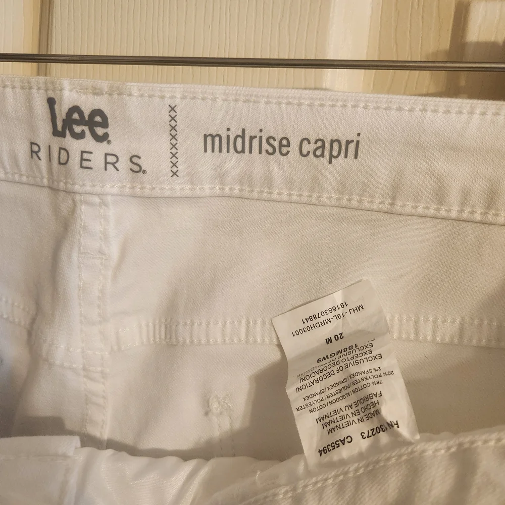 Lee Women's White Ankle Jeans - Picture 2 of 4